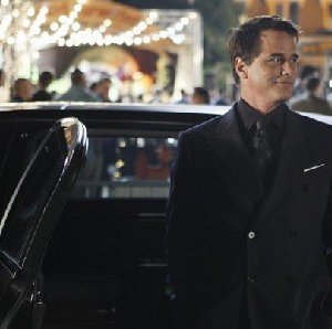 Eastwick: Paul Gross in una sequenza di Reaping and Sewing, secondo episodio della prima stagione del serial