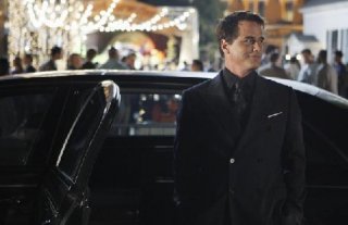 Eastwick: Paul Gross in una sequenza di Reaping and Sewing, secondo episodio della prima stagione del serial