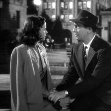 Macdonald Carey e Teresa Wright in una scena del film L'ombra del dubbio ( 1943 )