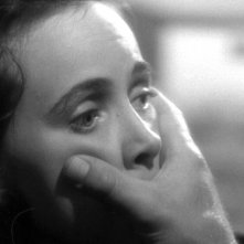 Teresa Wright in una scena del thriller L'ombra del dubbio ( 1943 )
