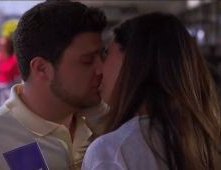 Jerry Ferrara e Jamie-Lynn Sigler in una scena di Scared Straight, episodio della sesta stagione di Entourage
