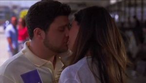 Jerry Ferrara e Jamie-Lynn Sigler in una scena di Scared Straight, episodio della sesta stagione di Entourage
