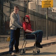 Eugene Byrne con Josh Bolt nel film The Be All And End All