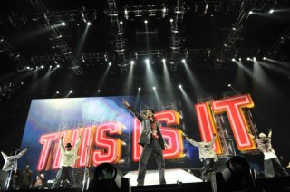 Michael Jackson in un momento del film Michael Jackson's This is it