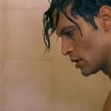 Gabriel Garko in una sequenza de L'onore e il rispetto 2