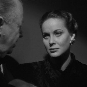 Charles Laughton e Alida Valli in una scena del film Il caso Paradine ( 1947 )