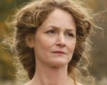 Melissa Leo e Annasophia Robb in The Space Between