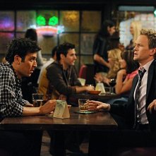 Neil Patrick Harris E Josh Radnor In Una Scena Dell Episodio Robin 101 Di How I Met Your Mother 133797
