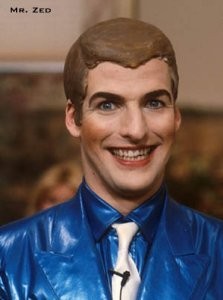 Primo piano di David Traylor nei panni di Mr. Zed