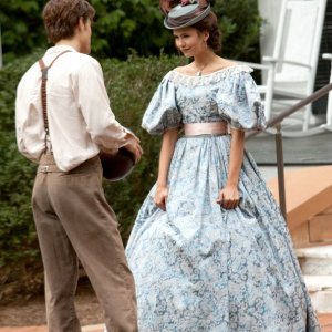 Stefan (Paul Wesley) conversa con Katherine (Nina Dobrev) nell'episodio Lost Girls di The Vampire Diaries