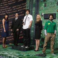Sarah Lancaster, Adam Baldwin, Zachary Levi, Yvonne Strahovski e Joshua Gomez in una foto promozionale per la prima stagione di Chuck