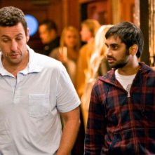 Adam Sandler e Aziz Ansari in una scena del film Funny People di Judd Apatow