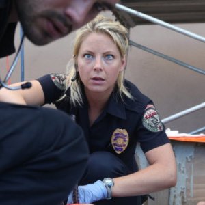 Anastasia Griffith in una scena dell'episodio Stuck di Trauma