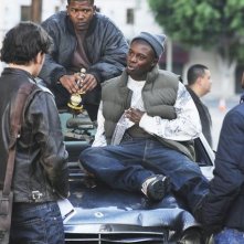 Anthony Carrigan e Deprece Reddick in una scena dell'episodio Railroad Jane della serie The Forgotten