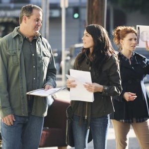 Bob Stephenson, Michelle Borth ed Heather Stephens in una scena dell'episodio Railroad Jane della serie The Forgotten