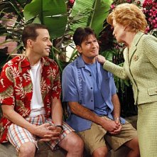 Charlie Sheen, Jon Cryer ed Holland Taylor nell'episodio Whipped Unto the Third Generation della serie Due uomini e mezzo