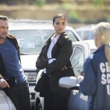 Christian Slater e Rochelle Aytes nell'episodio Railroad Jane della serie The Forgotten