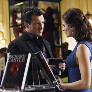 Stana Katic e Nathan Fillion nell'episodio When the Bough Breaks della serie Castle
