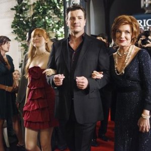 Susan Sullivan, Molly C. Quinn e Nathan Fillion nell'episodio When the Bough Breaks della serie Castle