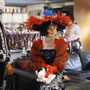 Susan Sullivan nell'episodio Vampire Weekend della serie Castle