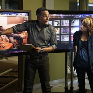 Anna Belknap ed Hill Harper in una scena dell'episodio Dead Reckoning di CSI New York