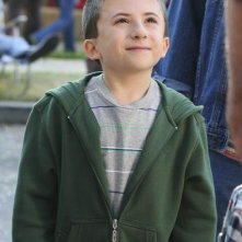 Atticus Shaffer in una scena dell'episodio The Block Party della serie The Middle