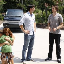 B. J. Galeotti abbraccia J. Brundage, mentre J. Lafferty parla con R. Buckley nell'episodio Your Cheatin' Heart di One Tree Hill