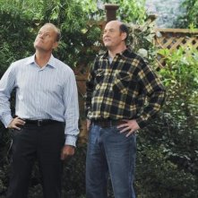 David Koechner e Kelsey Grammer in una scena dell'episodio Relax, Don't Do It della serie Hank
