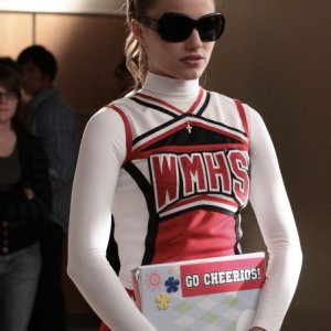 Dianna Agron in una scena dell'episodio Mash-Up della serie Glee