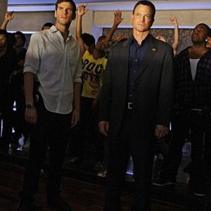 Gary Sinise ed Eddie Cahill nell'episodio Battle Scars di CSI New York