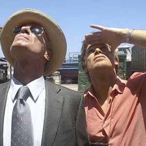 Michael C. Hall e Keith Carradine in una scena dell'episodio Blinded by the Light di Dexter