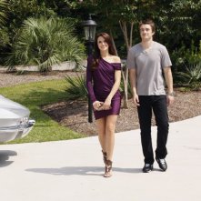 Quinn (Shantel VanSanten) torna a casa accompagnata da Clay (Robert Buckley) nell'episodio Your Cheatin' Heart di One Tree Hill