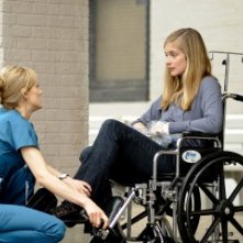 Taylor Schilling e Caitlin Fitzgerald in una scena dell'episodio Hope You're Good, Smiley Face della serie Mercy