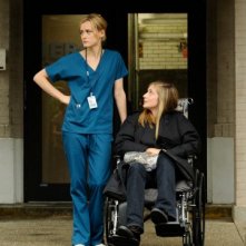 Taylor Schilling e Caitlin Fitzgerald nell'episodio Hope You're Good, Smiley Face della serie Mercy