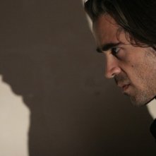 Colin Farrell in una scena del film Triage