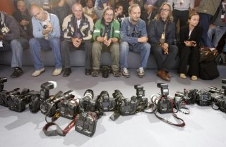 Festival di Roma 2009: obiettivi a terra in segno di protesta per i fotografi, 'stanchi di vedere inevase le richieste per condizioni di lavoro più dignitose'