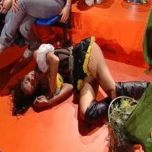 Francesca Fioretti durante la quarta puntata di Colorado, in una gag comica