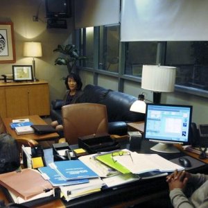 James Pickens Jr. e Katherine Heigl in una scena dell'episodio Invasion della serie Grey's Anatomy