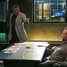 Laurence Fishburne in una scena dell'episodio The Lost Girl di CSI