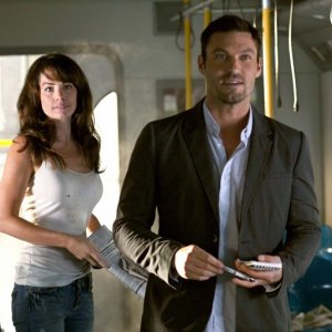 Lois (Erica Durance) e John (Brian Austin Green) nell'episodio Savior di Smallville