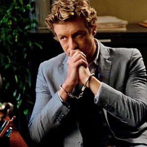Simon Baker nell'episodio Black Gold and Red Blood di The Mentalist
