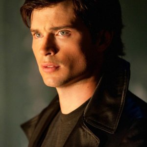Tom Welling è Clark Kent nell'episodio Metallo di Smallville