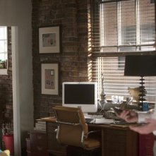 Brothers & Sisters: Luke MacFarlane e Matthew Rhys in una scena dell'episodio Breaking the News