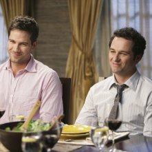 Brothers & Sisters: Luke MacFarlane e Matthew Rhys nell'episodio Almost Normal