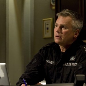 Richard Dean Anderson in una scena della premiere di Stargate Universe