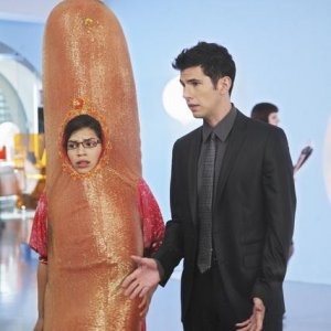 Ugly Betty: America Ferrera e Daniel Eric Gold nell'episodio The Wiener, the Bun and the Boob