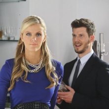 Ugly Betty: Eric Mabius e Brooklyn Decker nell'episodio The Wiener, the Bun and the Boob