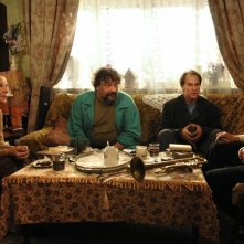 Aleksei Guskov e Dmitri Nazarov in una scena del film Il concerto