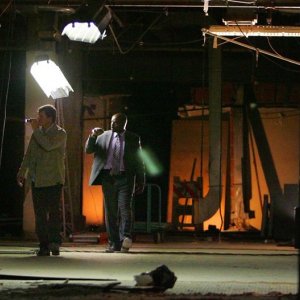 Dylan Bruno e Alimi Ballard in missione nell'episodio Hangman della sesta stagione di Numb3rs