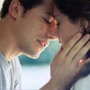 Stefano Accorsi e Giovanna Mezzogiorno in una scena del film l'ultimo bacio